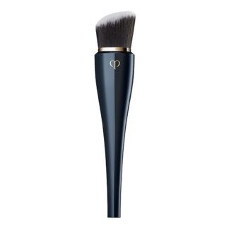 CLÉ DE PEAU BEAUTÉ Кисть для создания плотного покрытия